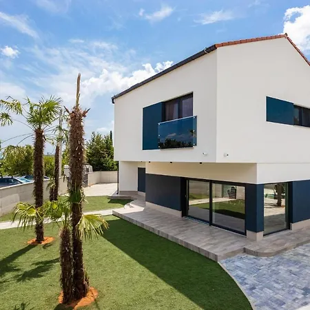 George Villa Zupanje