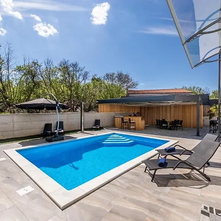 George Villa Zupanje