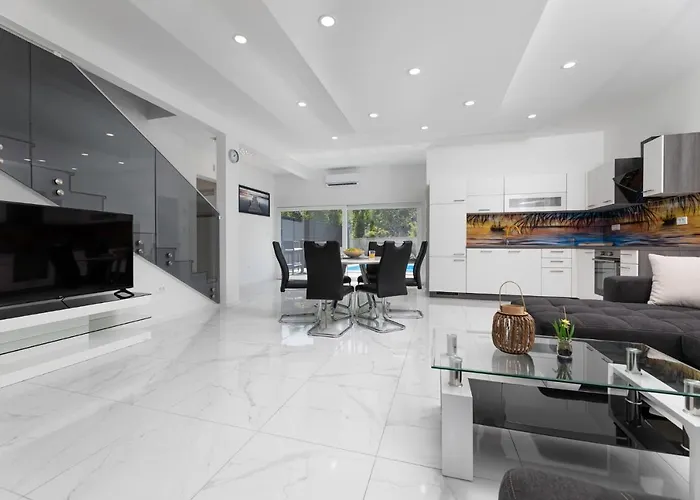 George Villa Županje