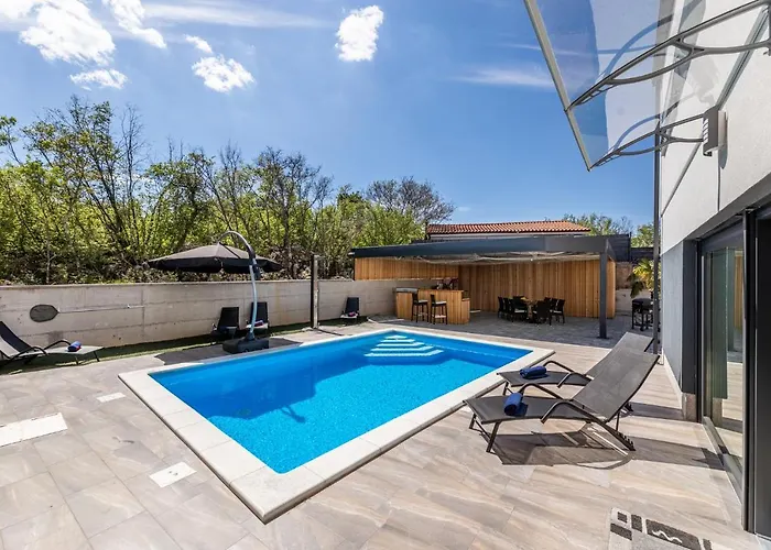 George Villa Županje