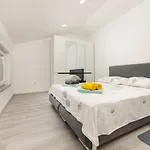 Vila George