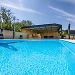 Vila George