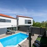 Vila George