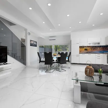 George Villa Županje