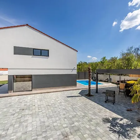 Villa George Županje